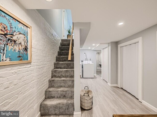 Building Photo - 26 S Curley St