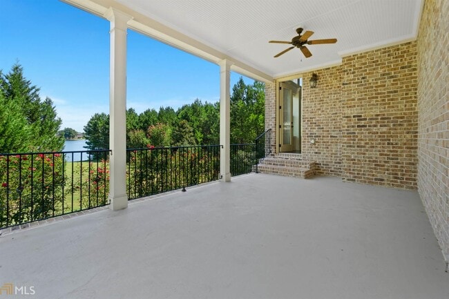 Building Photo - 2481 Lake Erma Dr