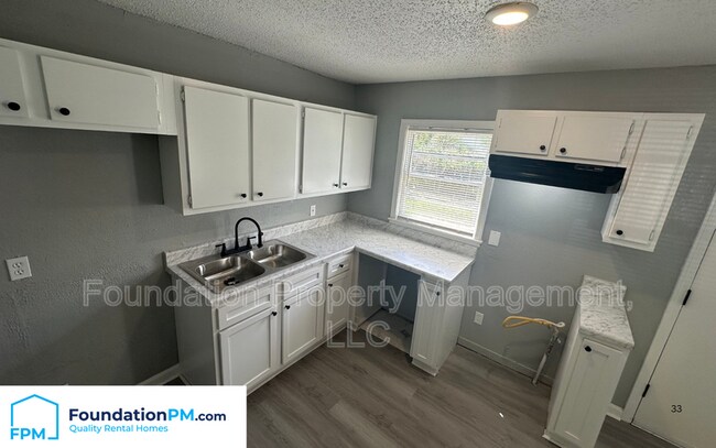 Building Photo - 4995 Stacey Rd