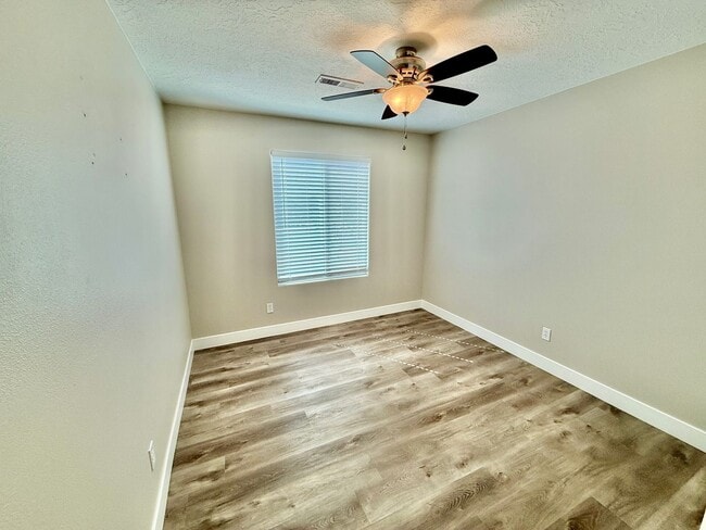 Building Photo - 389 E 500 S