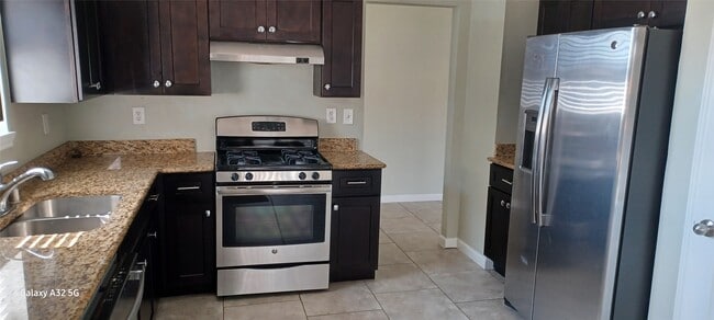 Building Photo - 2106 Wilshire Park Dr