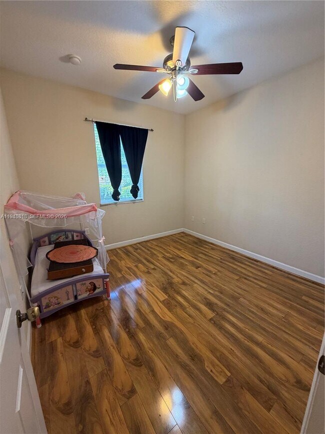 Building Photo - 20715 NE 10th Ct