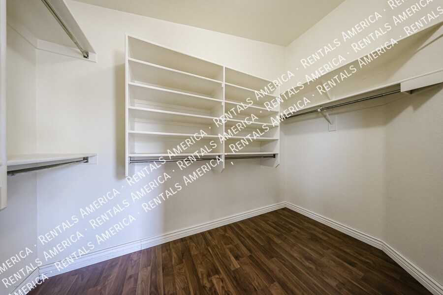 Building Photo - 51 W Hereford Dr