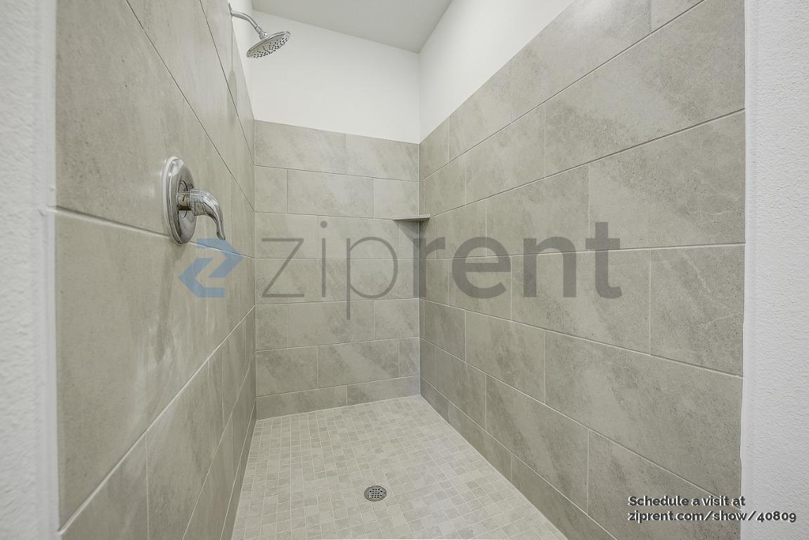 Building Photo - 1313 Rockwell Dr