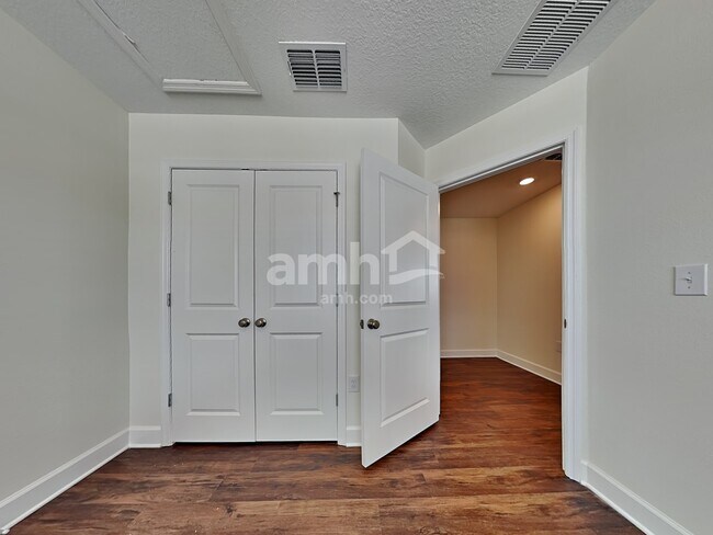 Building Photo - 3131 Bridge Haven Dr