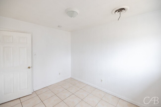 Building Photo - 2902 Bennett Dr