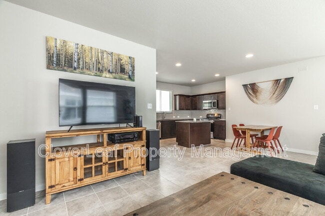 Building Photo - 412 Hortus Dr