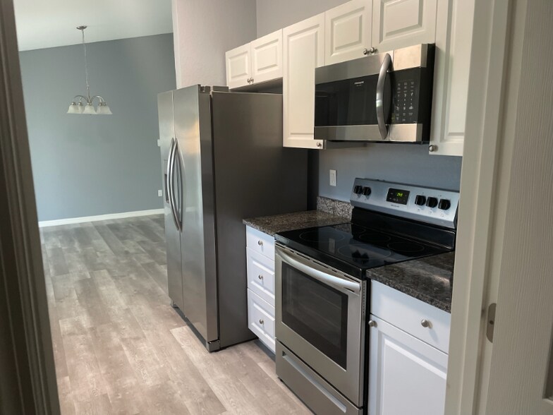 Building Photo - 219 Locust Ln