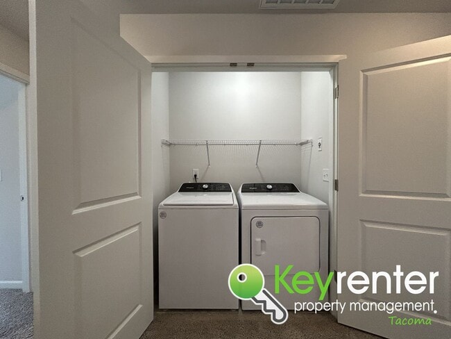 Building Photo - Must-have 3Bed/2.5Bath Lakewood Home