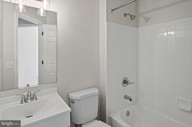 Building Photo - 16140 Edenwood Dr