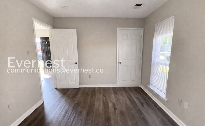 Building Photo - 5669 Kaitlyn Dr W