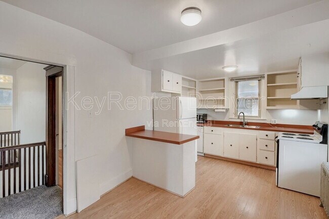 Building Photo - 1275 Detroit St