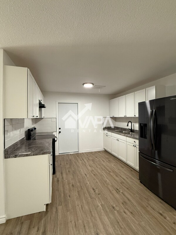 Building Photo - 4339 Renault Dr