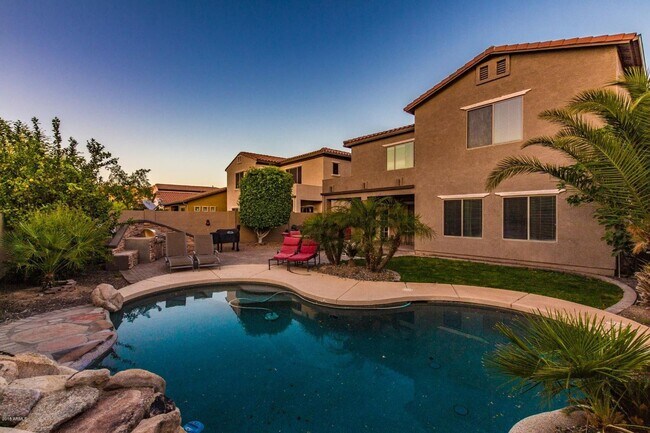 Building Photo - Gorgeous 5 Bedroom 3.5 Bath Stetson Valley...