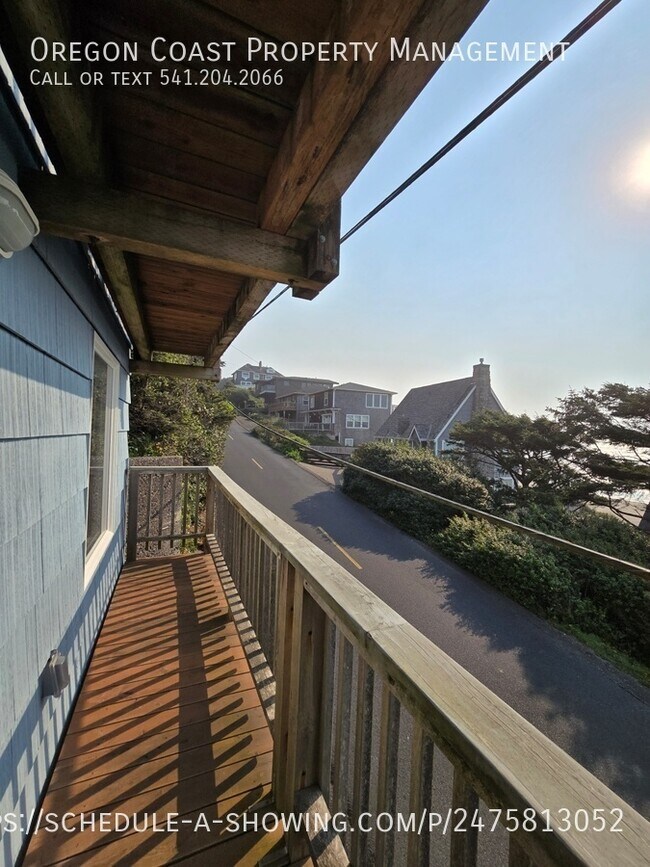 Building Photo - Ocean Views 1bed/1bath Upstairs Unit
