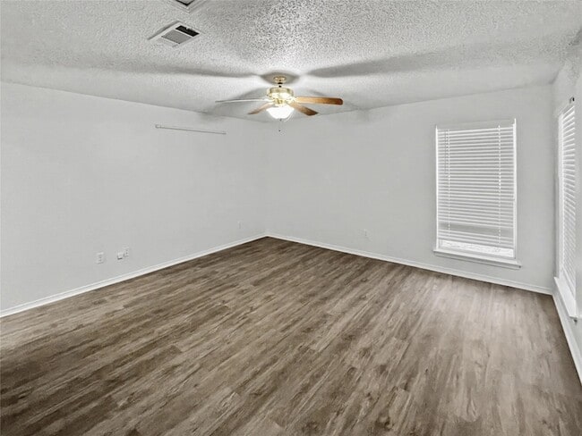 Building Photo - 611 Mariposa Dr