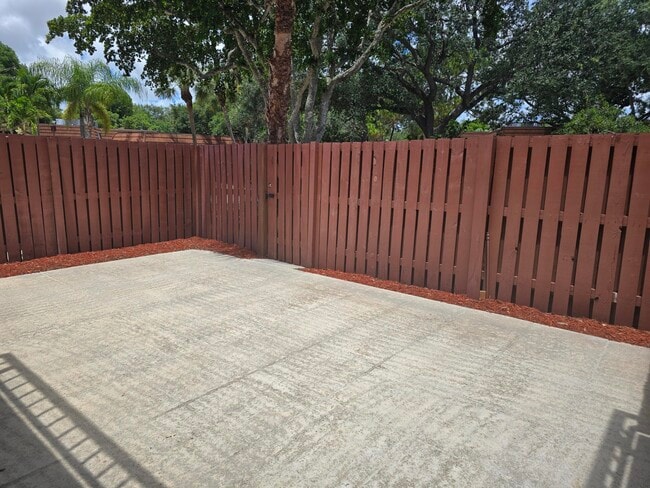 Building Photo - 1505 Augusta Cir