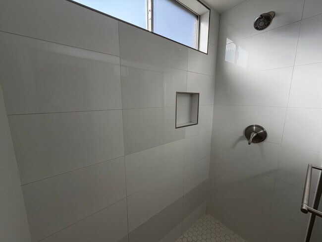 Building Photo - 2 BEDROOM CONDO UNIT IN THE WEST LA AREA 646 481 4404