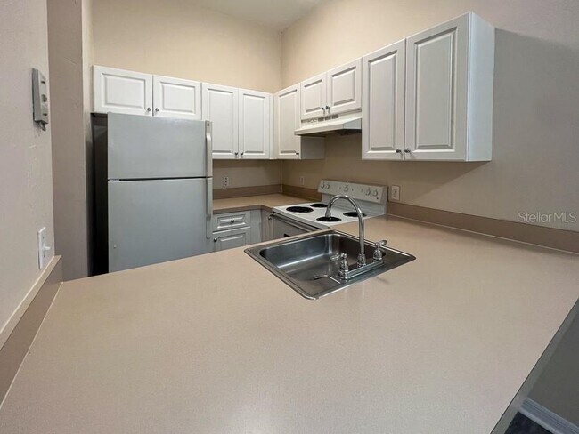 Building Photo - 3911 SW 27th St