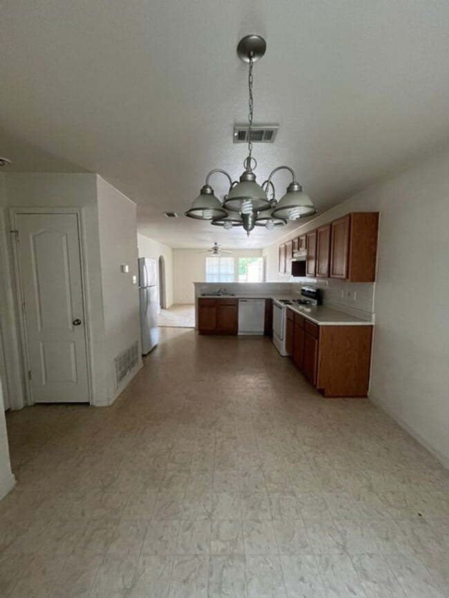 Building Photo - 407 Brittney Way