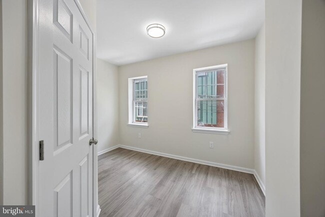 Building Photo - 1359 Crease St