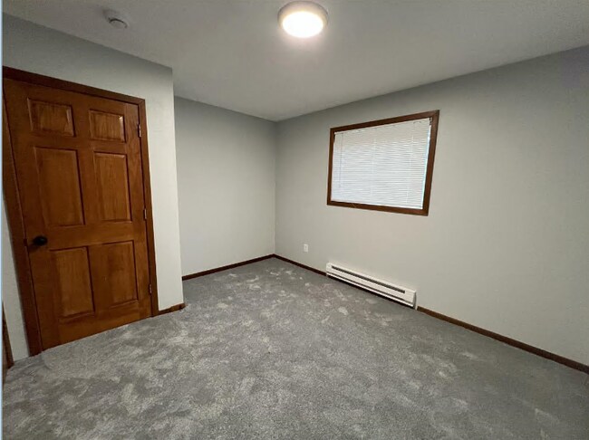 Building Photo - 2 S Wickham Ct