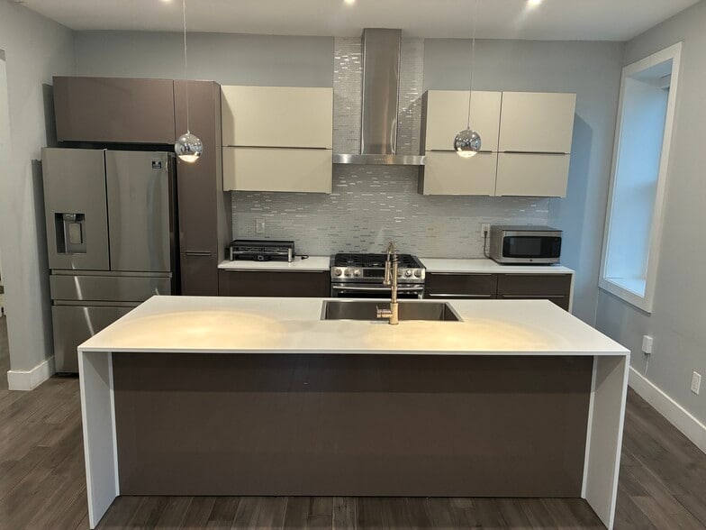 Kitchen - 100 Oak St