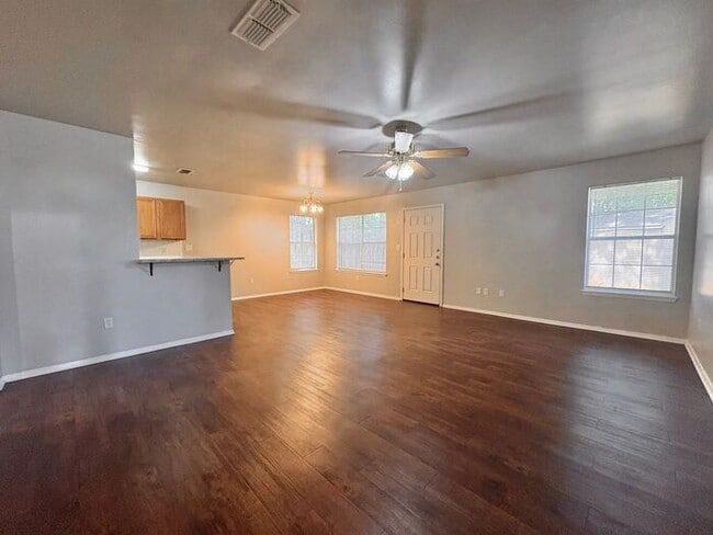 Building Photo - Available Now! Charming and Contemporary 3...