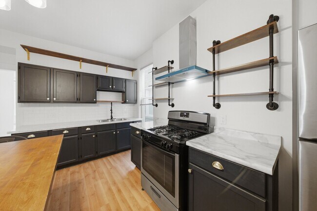 Building Photo - 852 N Christiana Ave