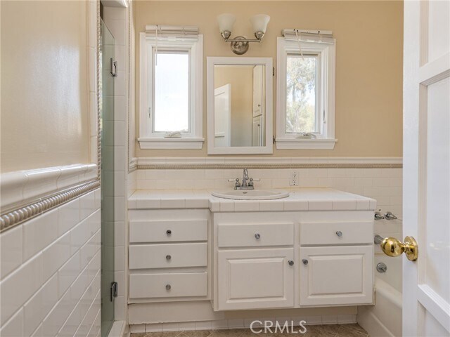 Building Photo - 3220 Palos Verdes Dr N