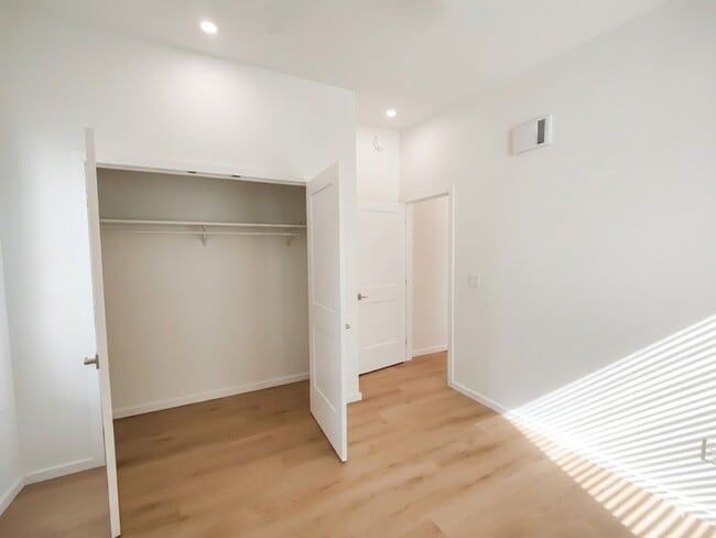 Building Photo - Fully Fenced Private Single-Level 2x2 Retreat in Bend with Bonus Office Nook!