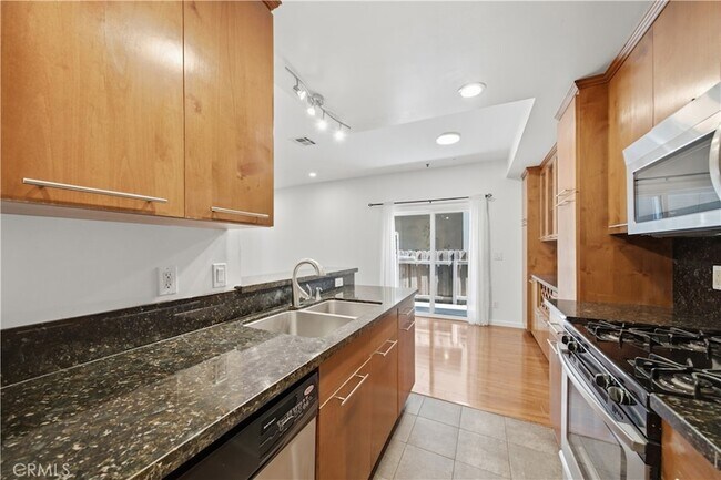Building Photo - 1554 N Hobart Blvd