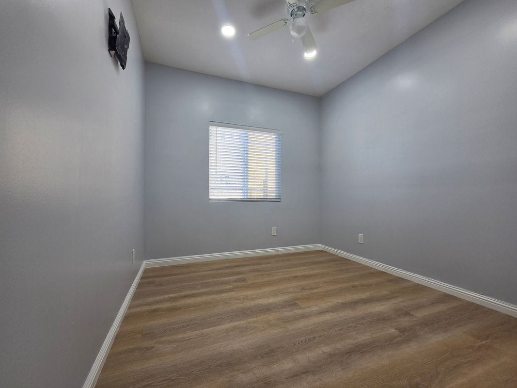 Building Photo - 1715 W 64th St