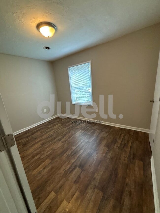 Building Photo - 2445 Yates Dr
