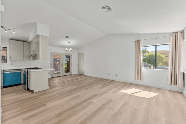 Building Photo - 145 Summerset Dr