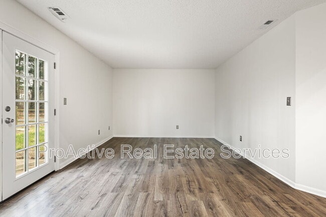 Building Photo - 5761 Luck Ln