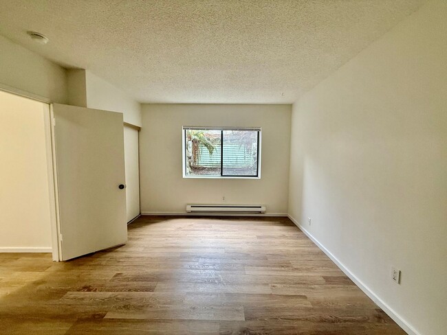 Building Photo - Alki Shores Condominiums - Alki Beach