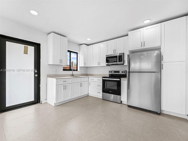 Building Photo - 1366 W 29th St