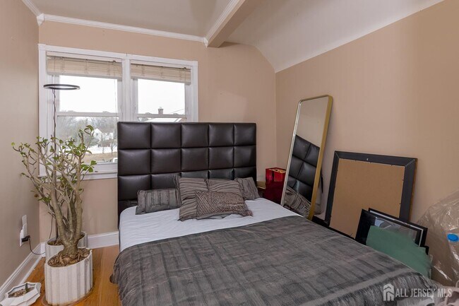 Building Photo - 165 MacArthur Ave