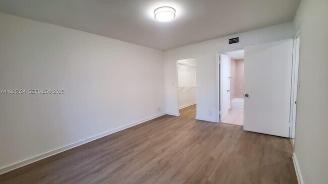 Building Photo - 8160 Geneva Ct