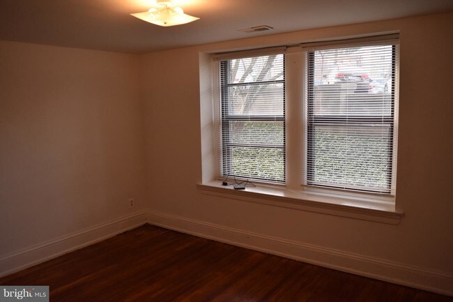 Building Photo - 900 Valley Rd