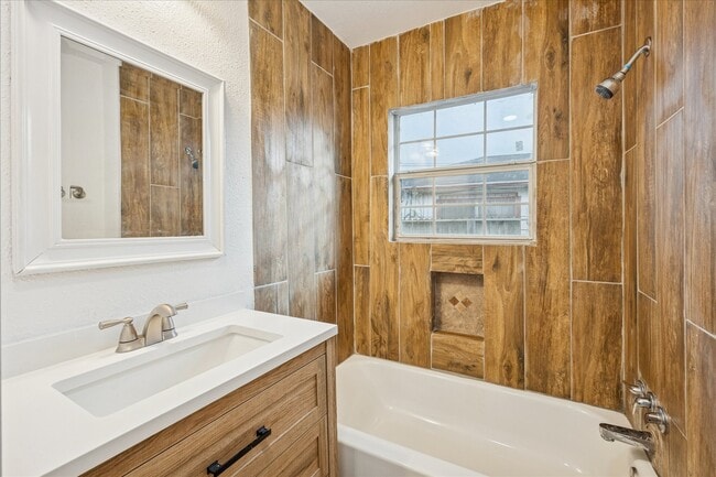 Building Photo - 1803 Simpson St