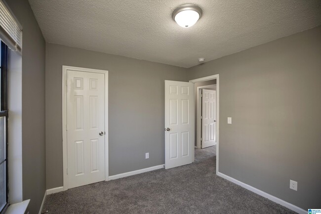 Building Photo - 2392 Zinnia Dr
