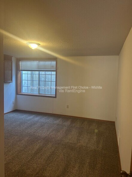 Building Photo - 10805 E Funston St