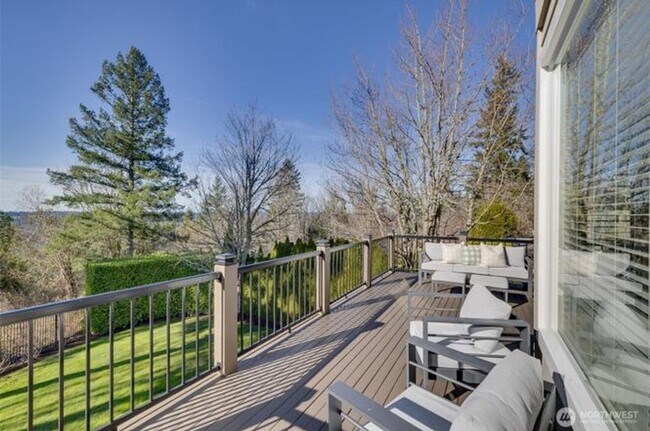 Building Photo - Luxury Living in sought after Sterling Woods