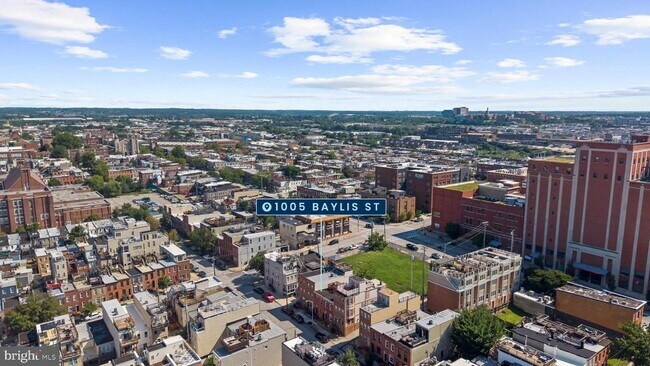Building Photo - 1005 Baylis St