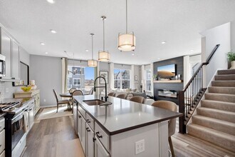 Building Photo - Rare End Unit 3Bed 3Bath Townhome in Rogers