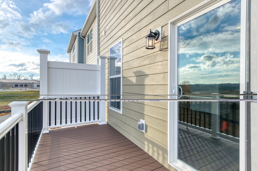 Building Photo - 221 Addison Ct