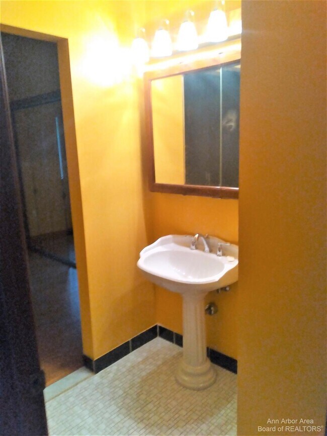 Building Photo - 5383 Textile Rd