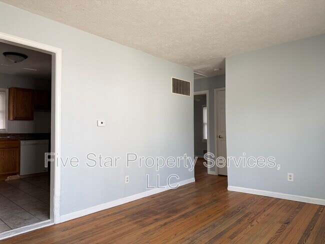 Building Photo - 1028 W Iles Ave